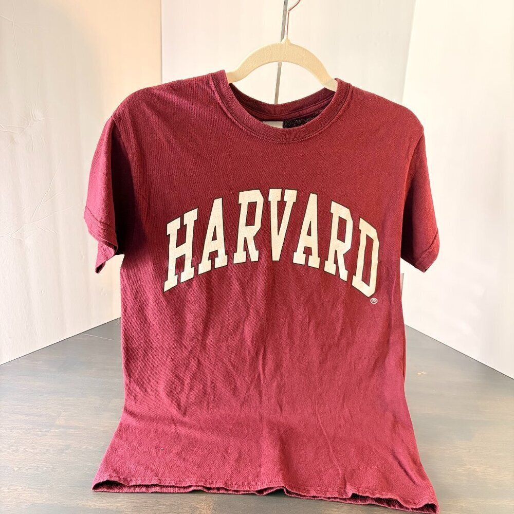 Harvard University Maroon Graphic T-Shirt – Size Small